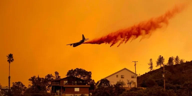 an-airplane-makes-a-retardant-dr