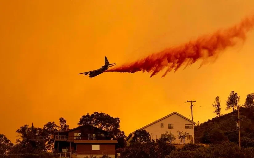 an-airplane-makes-a-retardant-dr