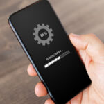 replace old phone, phone slowing down signs, smartphone battery issues, storage full problem, outdated phone, phone upgrade Pakistan, lagging phone fixes, when to buy new phone