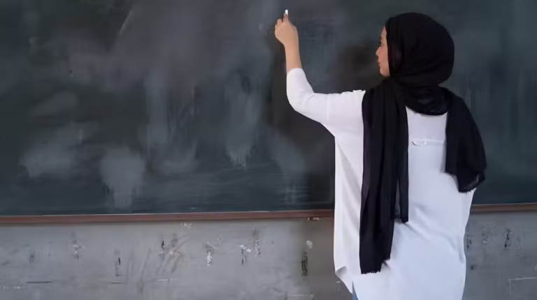 Punjab Government Announces Promotion of Over 300,000 Teachers and Government Employees