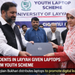 Students recieve laptops