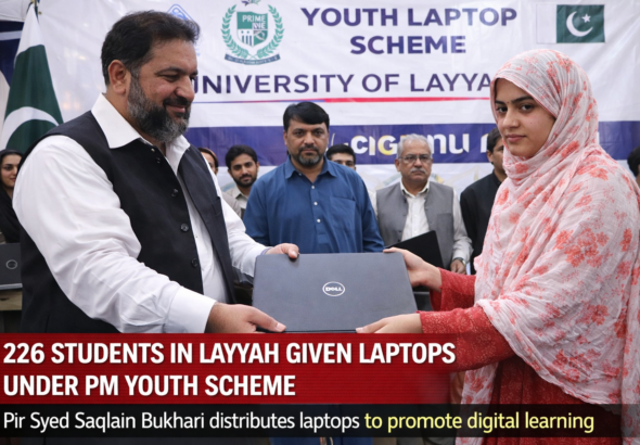 Students recieve laptops